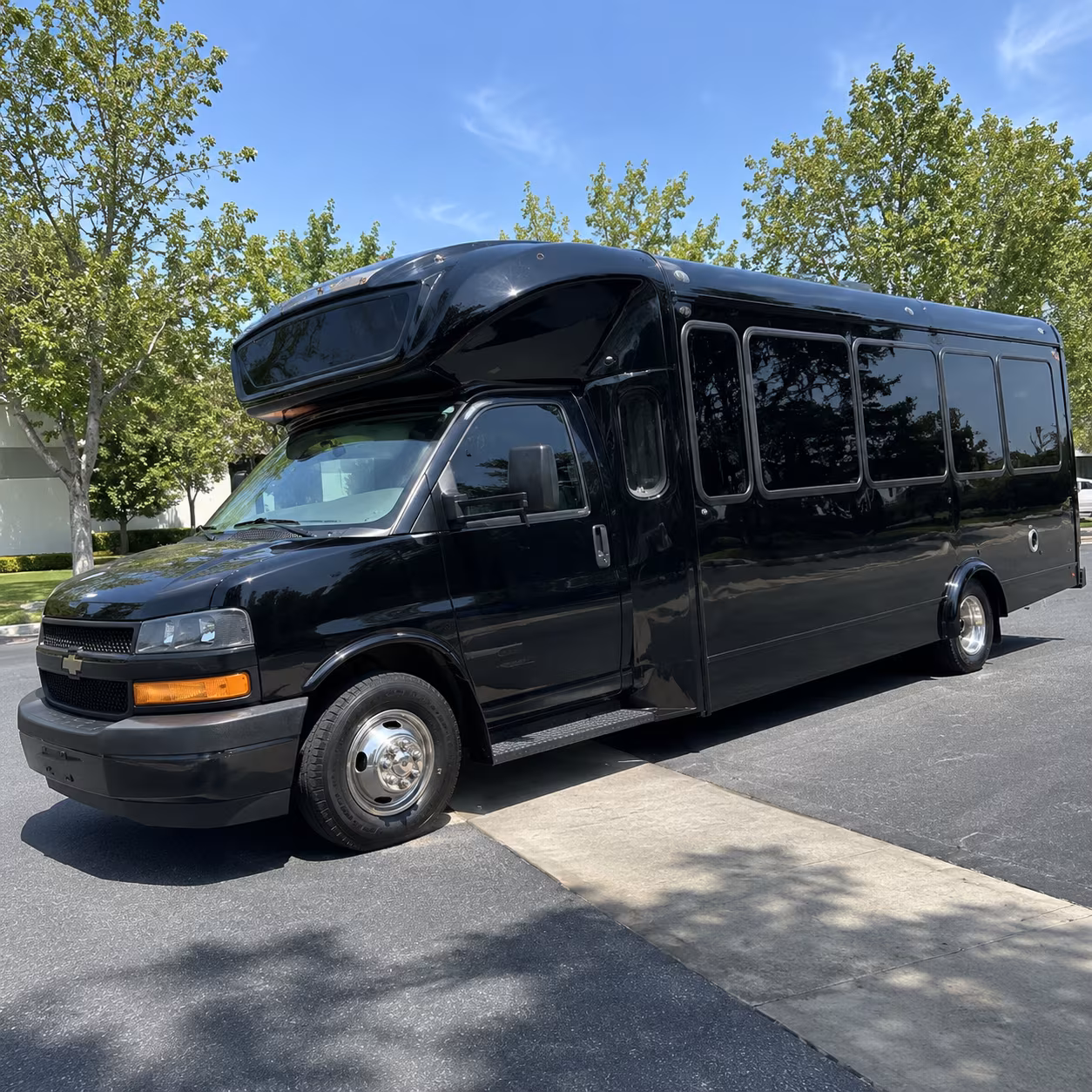 spokane 15 passenger party bus
